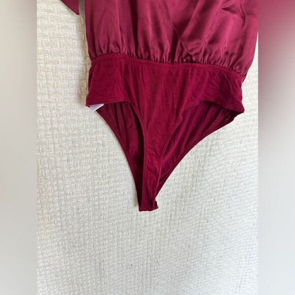 Le Lis Bodysuit✨ - Picture 6 of 8